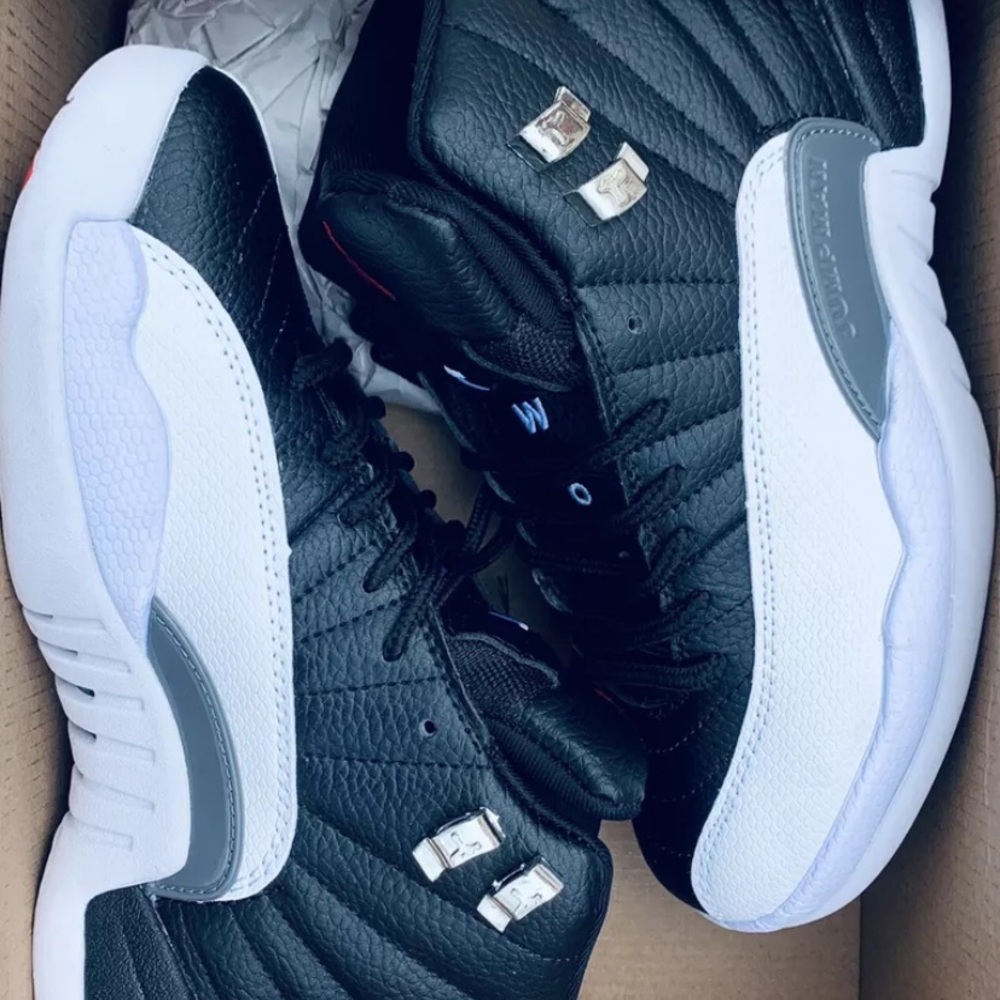 Jordan retro 12 play off size 8.5 women 7 in men